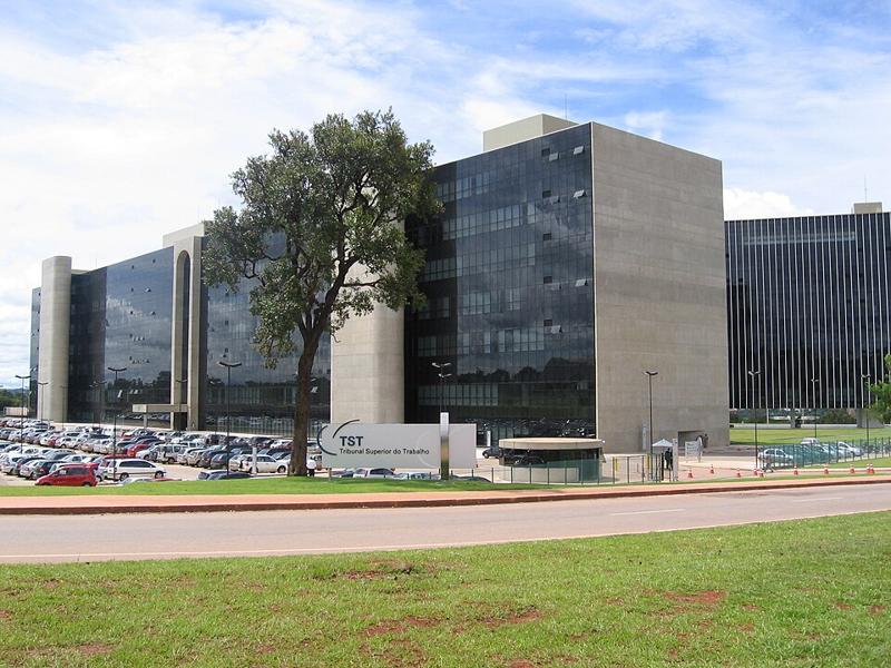 Justiça do Trabalho Garante Indenização a Companheira de Empregado Falecido que era Casado com Terceira